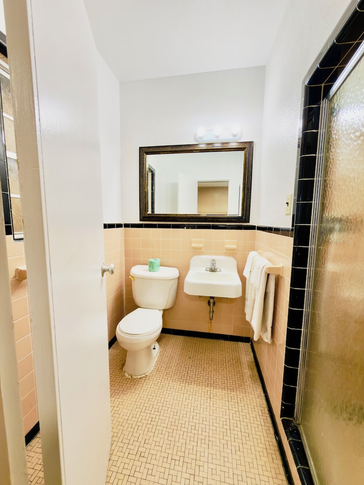 Motel 6 Williamston, NC - Highway 17 61/61