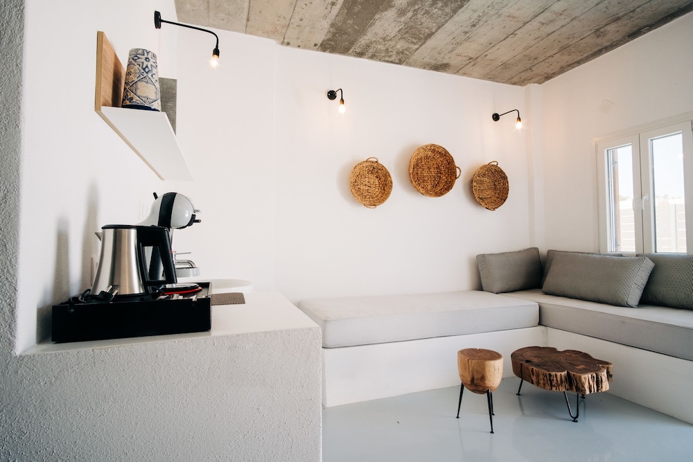 Mesanto Luxury Suites 43/50