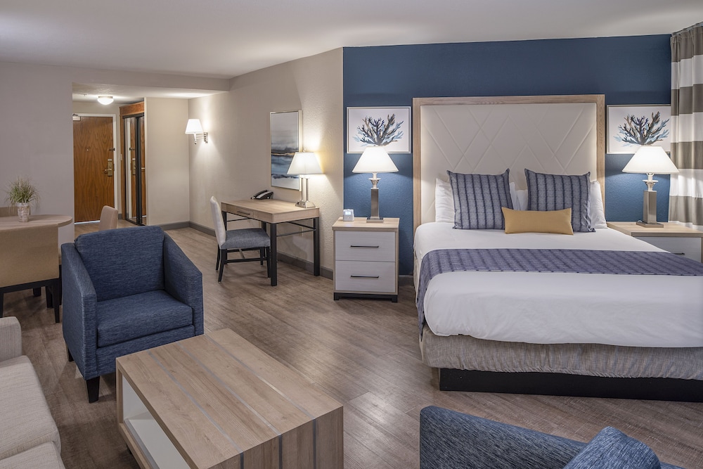 Bay Club Hotel & Marina 23/65