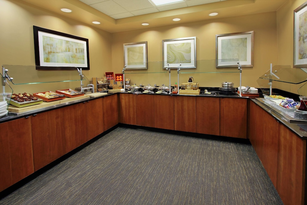 DoubleTree by Hilton Hotel Newark Ohio 64/65