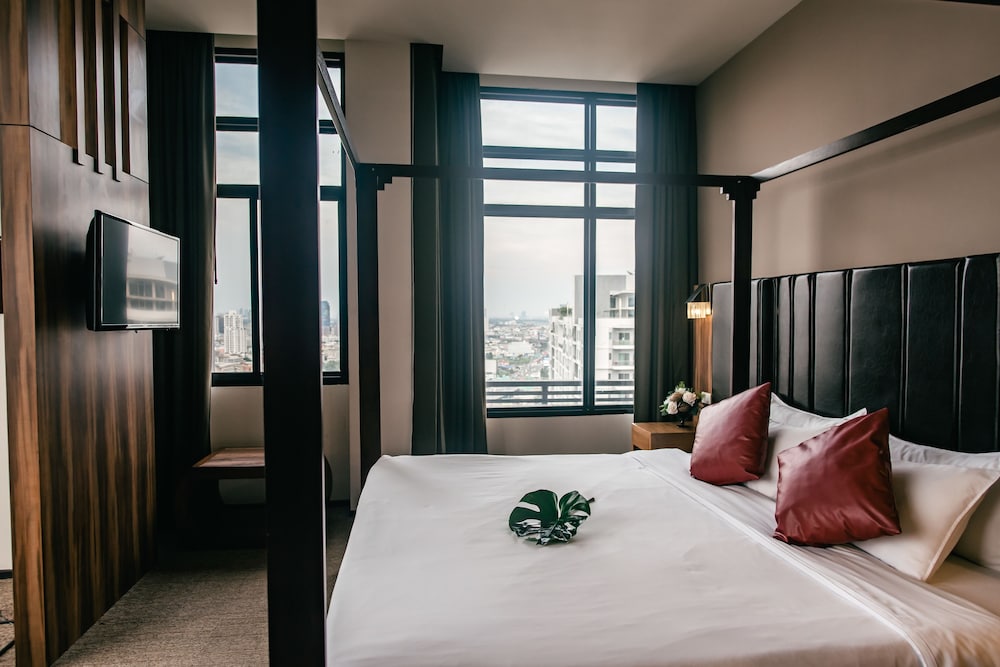 Grand Howard Hotel Bangkok 12/62