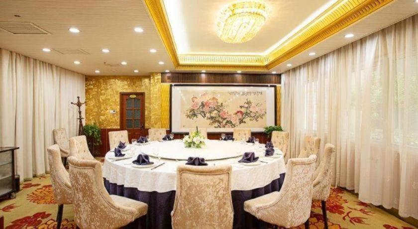 Zhengzhou Airport Hotel 32/43