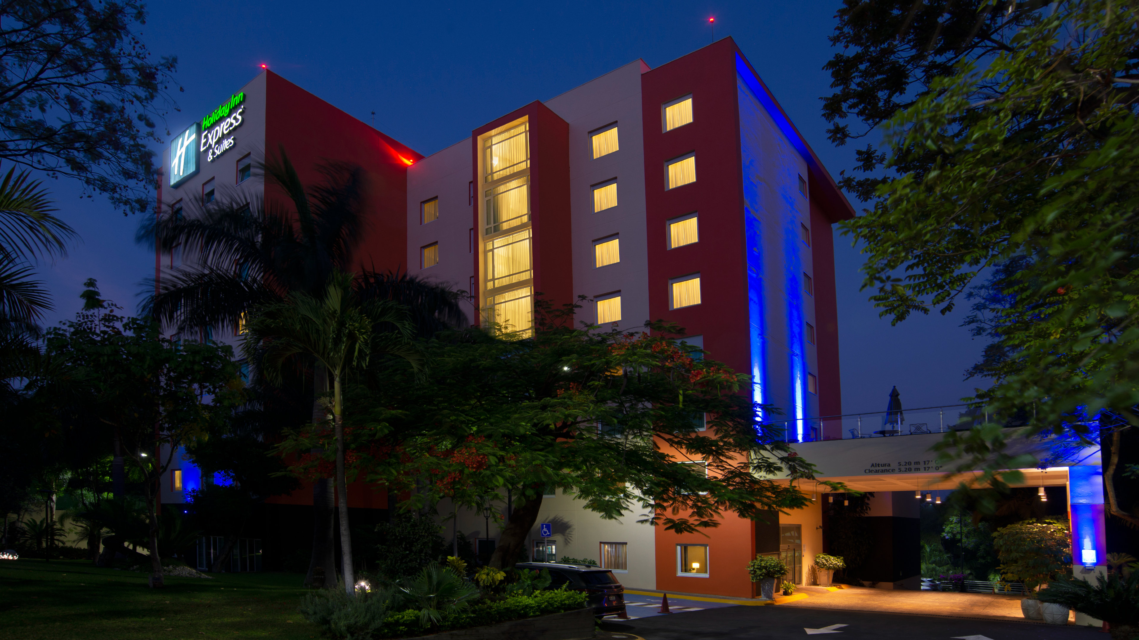 Holiday Inn Express & Suites Cuernavaca 1/50