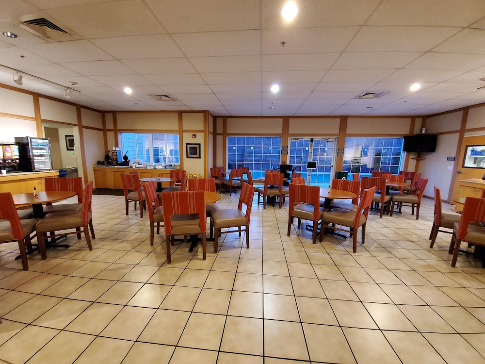 Country Inn & Suites by Radisson, Bend near Pilot Butte 35/50