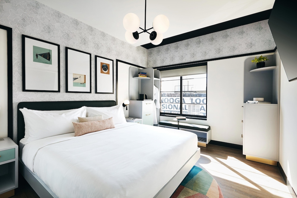 ROOM, KING BED, ACCESSIBLE