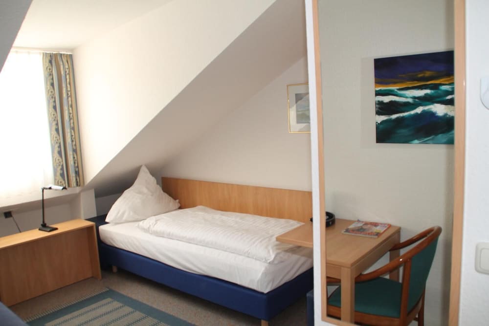 HOTEL RIESENJunior by Trip Inn 11/33