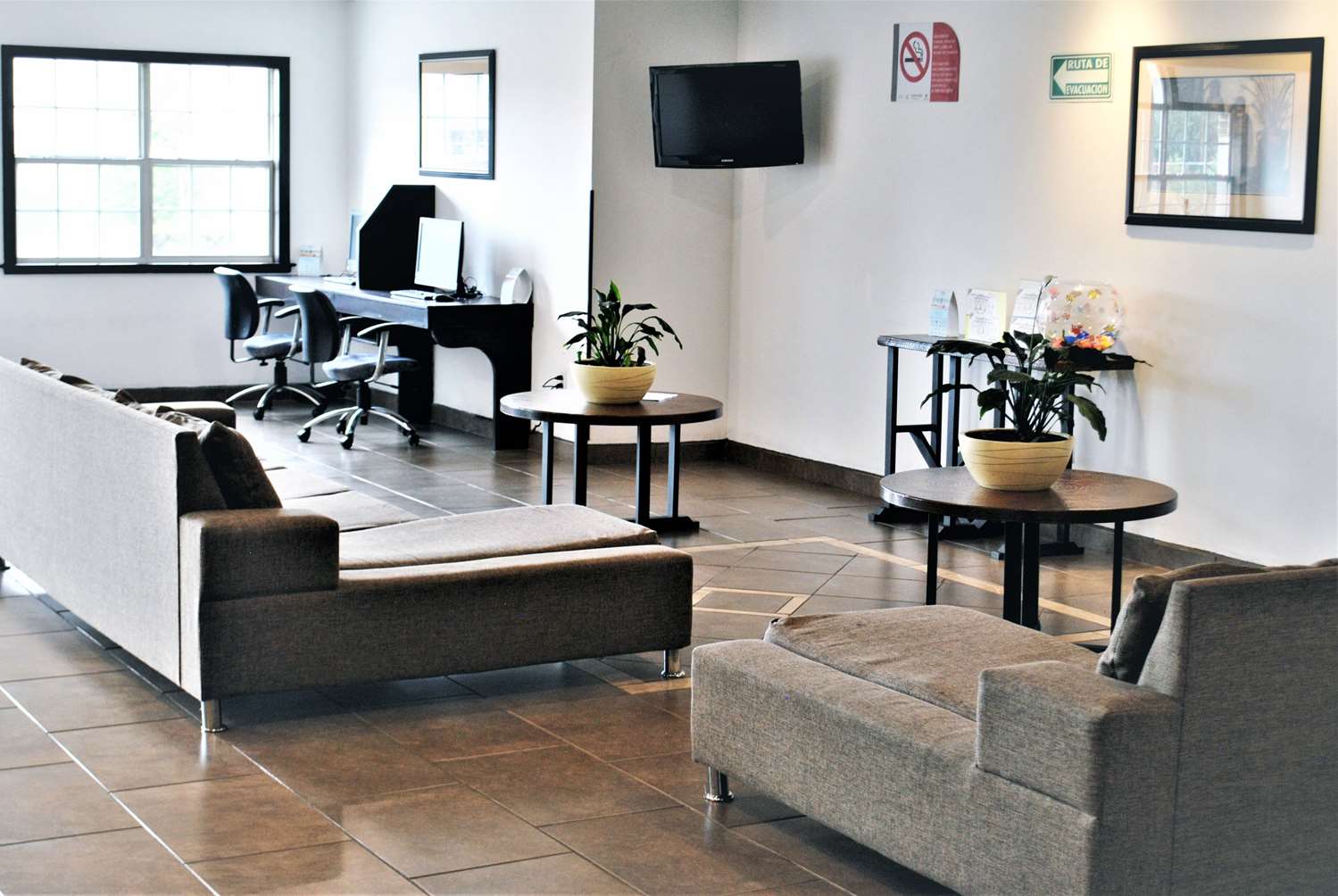 Microtel Inn and Suites by Wyndham Toluca 26/41