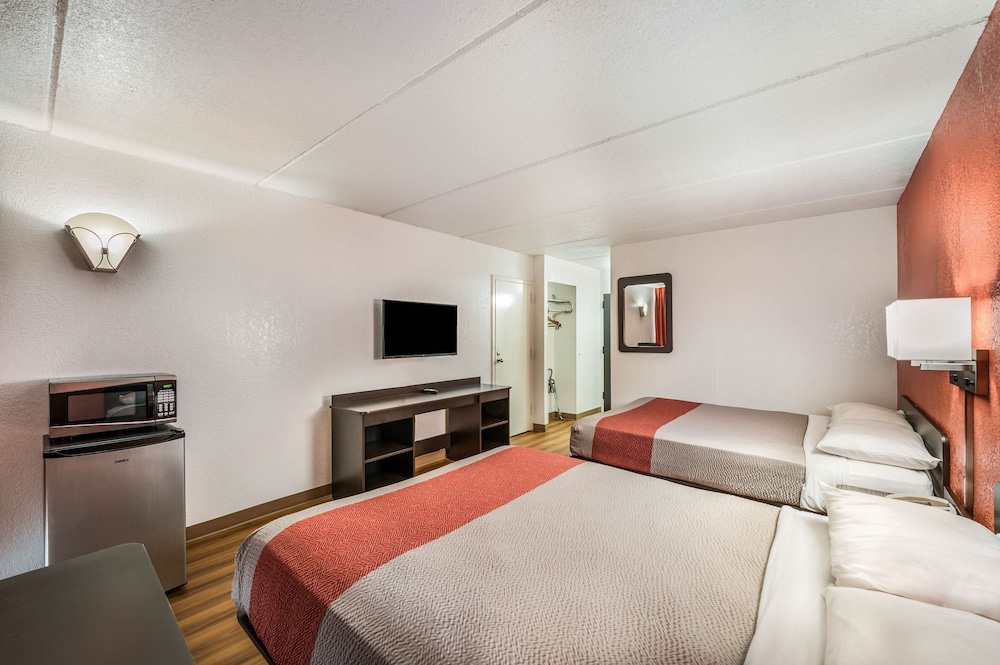Motel6 Henderson, TX 18/44