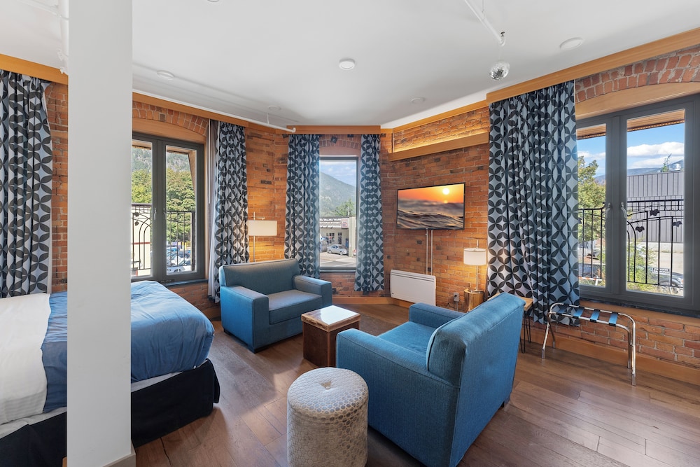 Savoy Hotel 36/50