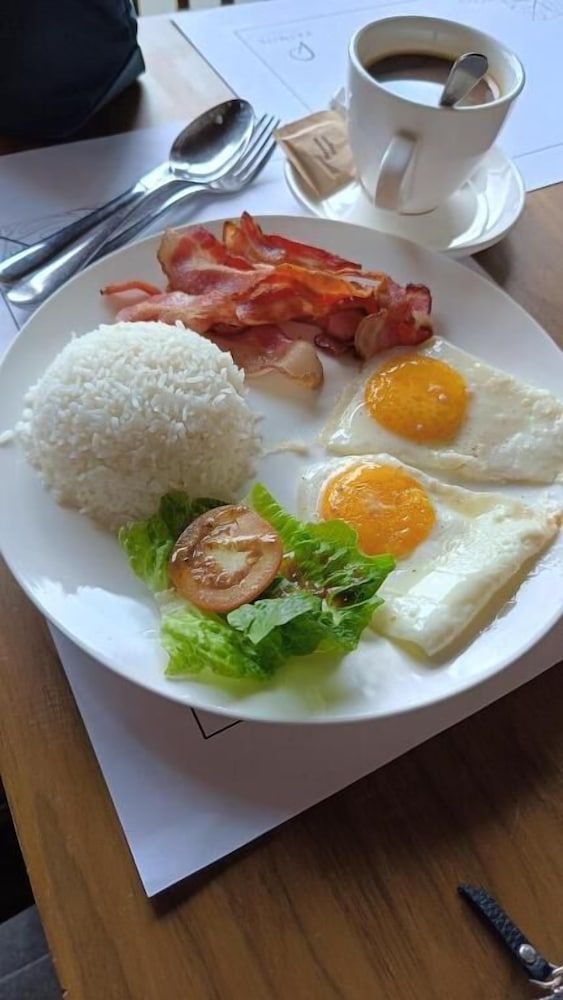 The Henry Hotel Roost Bacolod 73/93