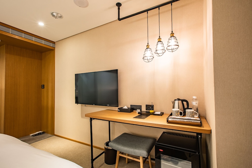 Mega Hotel Chiayi (ex. Hotel Discover) 53/63