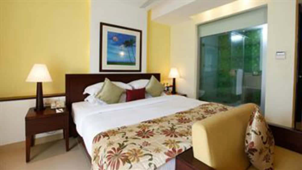 Premier, King Bed, Kyriad Prestige Calangute, Goa 4/7