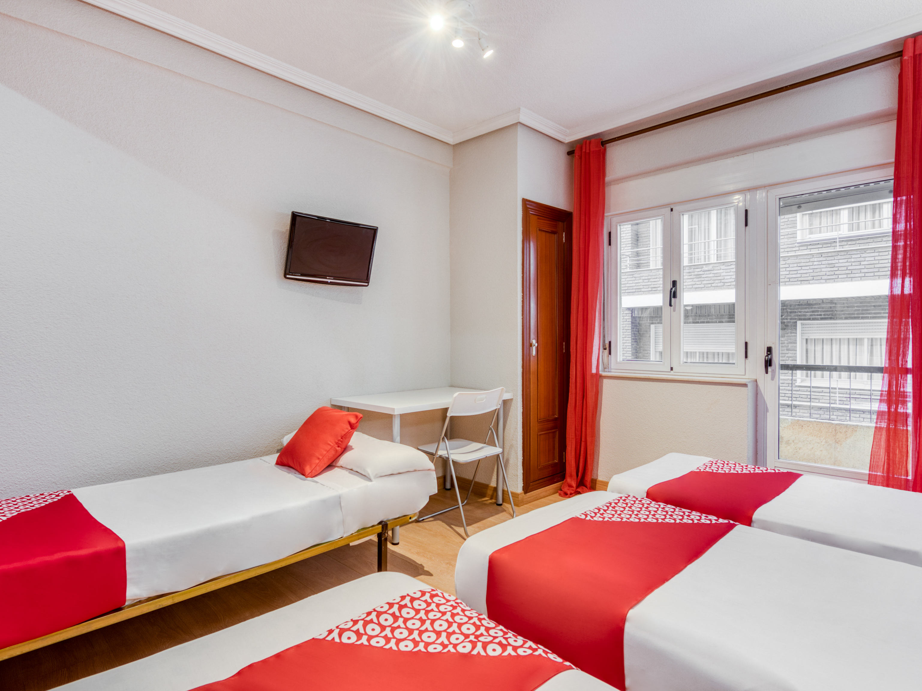 Hostal Uria 17/28