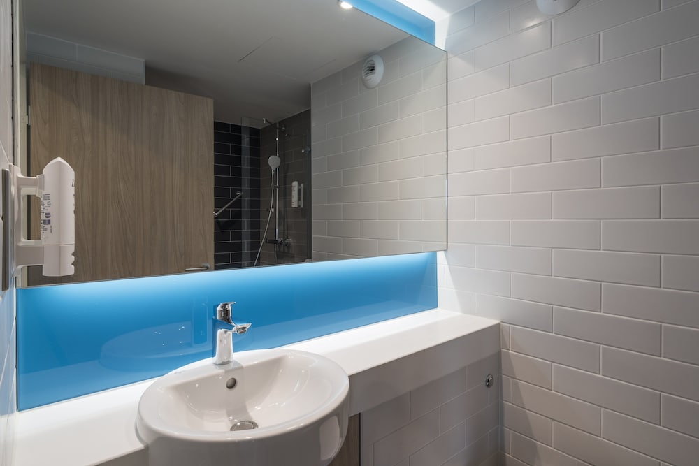 غرفة قياسية بسريرين منفصلين لذوي الإعاقة، HOLIDAY INN EXPRESS PARIS - CDG AIRPORT 4/6