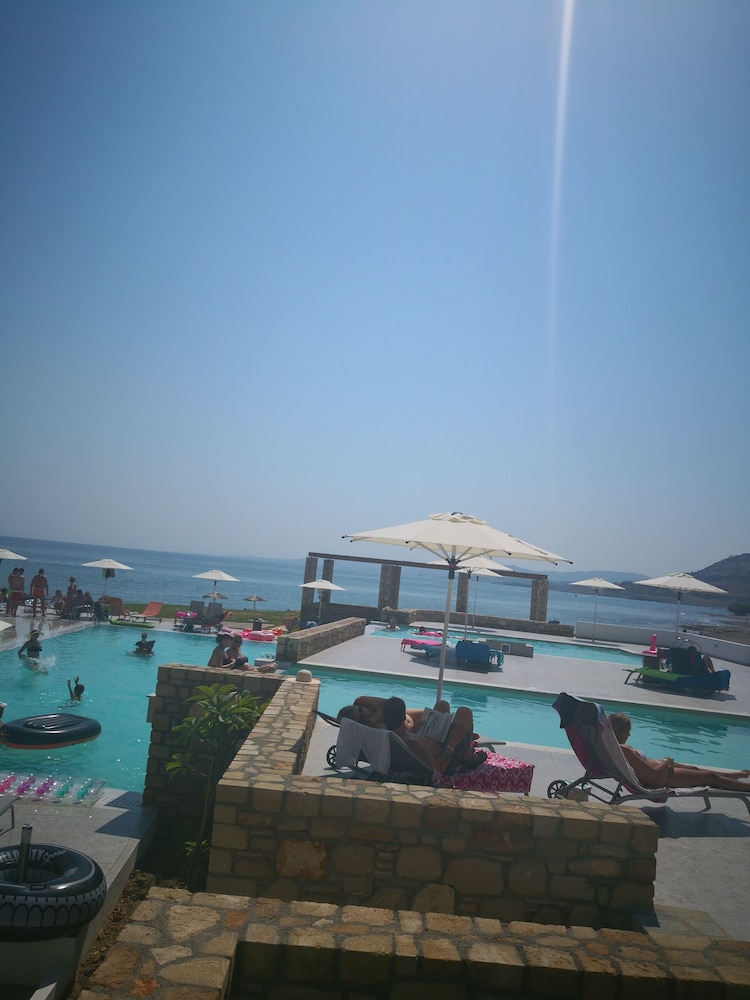 Sunrise Beach Resort 35/36