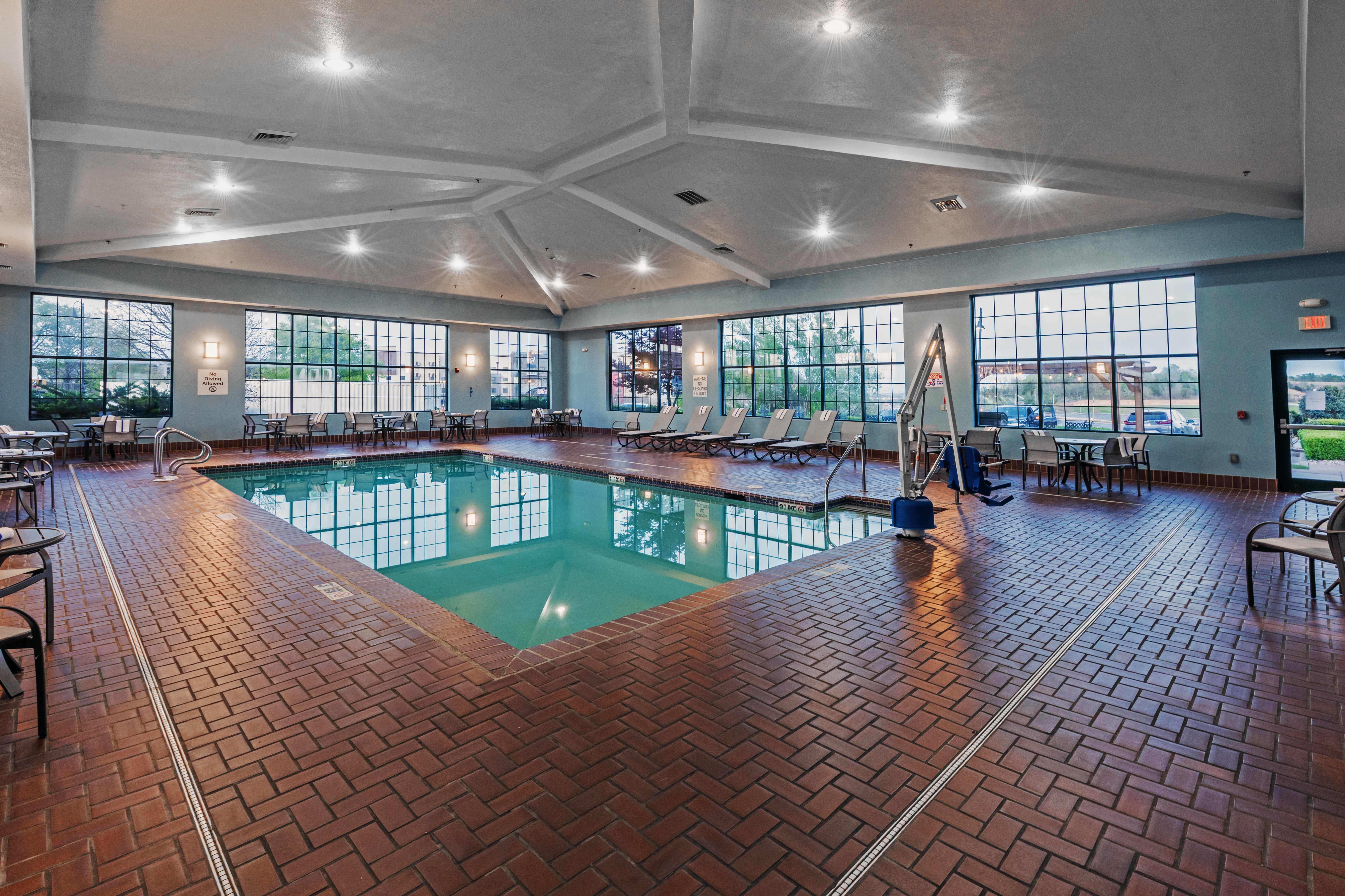 Holiday Inn Express Hotel and Suites Tulsa S Broken Arrow Hwy 51 35/80