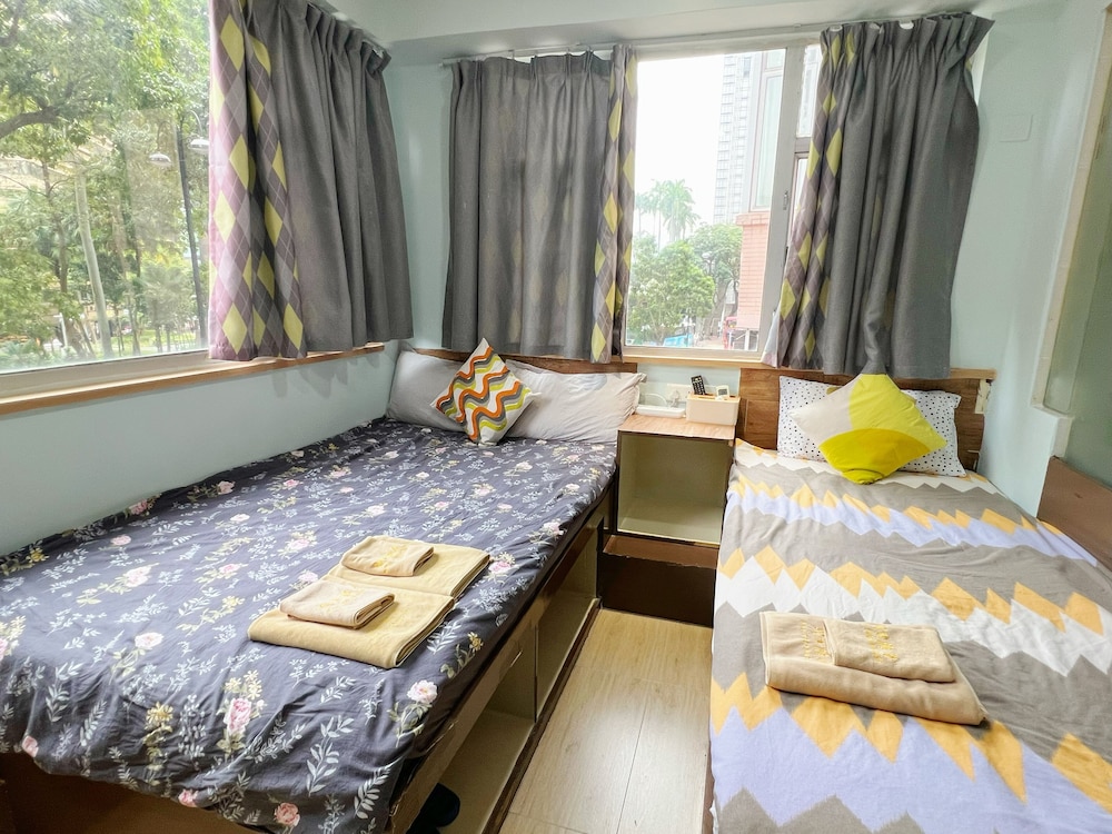 CLASSIC, TRIPLE, MULTIPLE BEDS, GARDEN VIEW