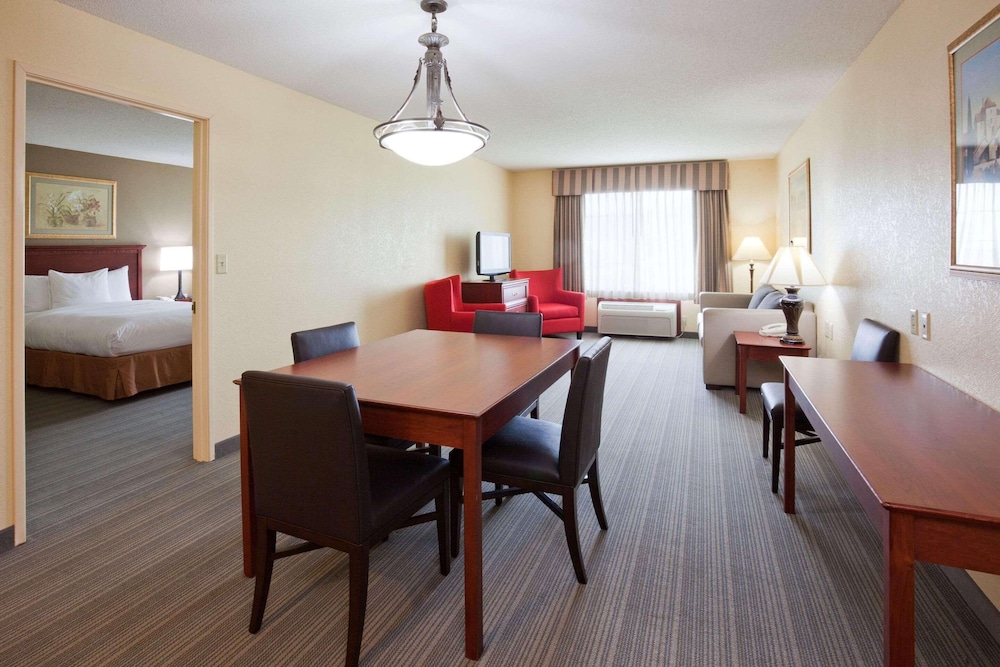 Country Inn Suites By Radisson Willmar Mn 24/39
