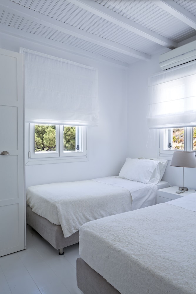 2 Bedrooms, Deluxe, Suite, Double and Twin Beds, Outdoor Jetted Tub