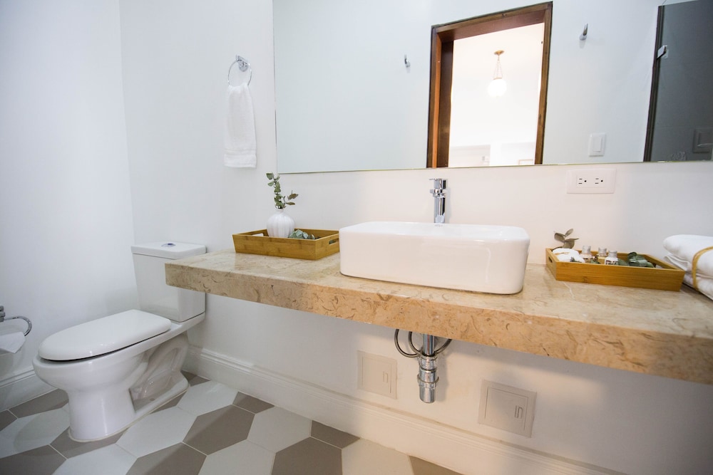 LECLERC HOTEL BOUTIQUE 13/70