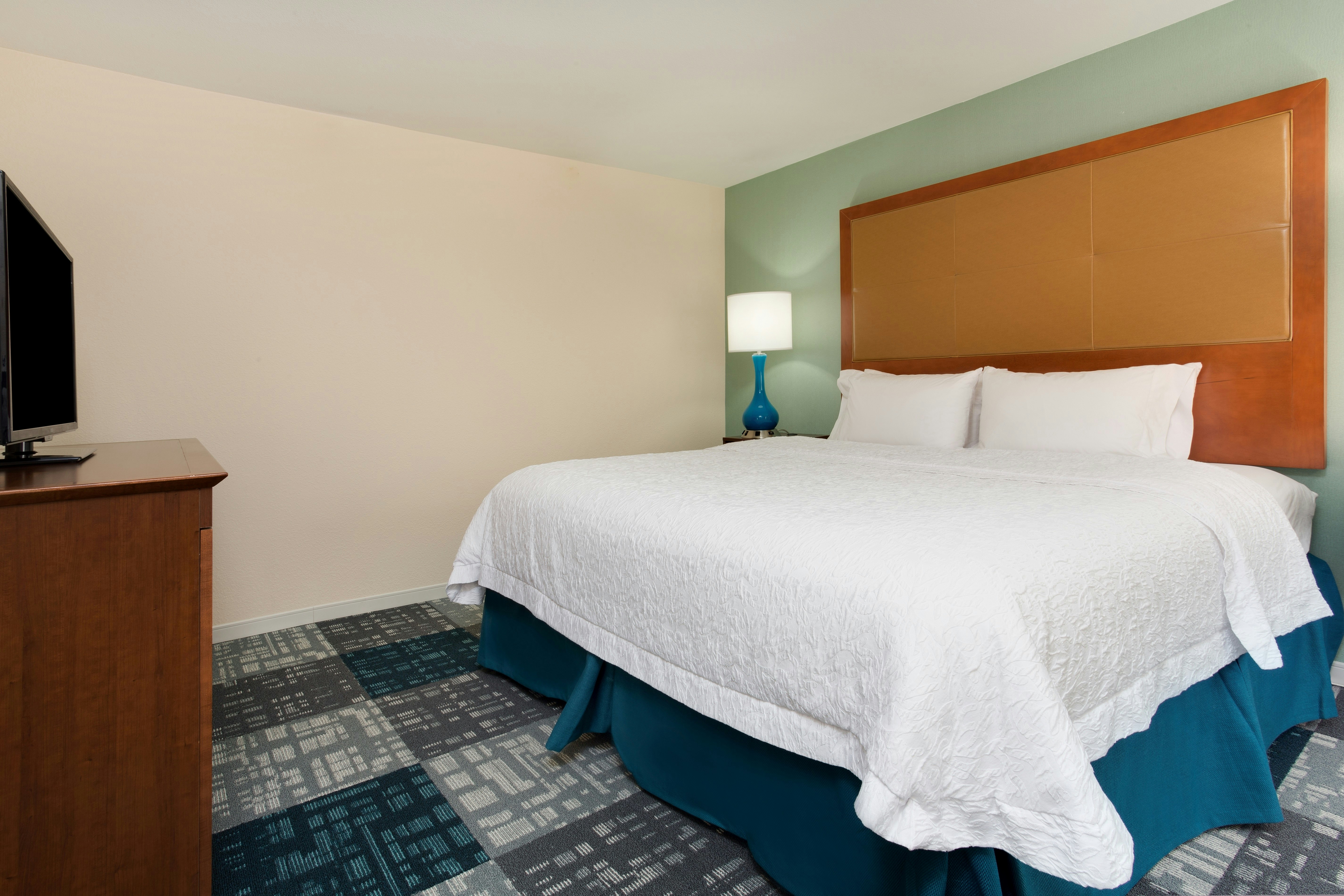SUITE, KING BED