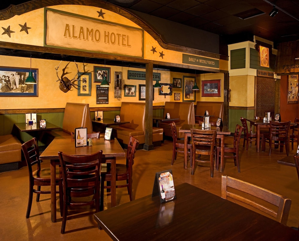 DoubleTree by Hilton Rocky Mount Hotel 32/44