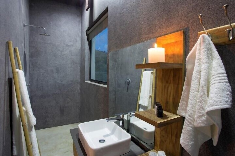 Mount High Luxury Country House 35/37