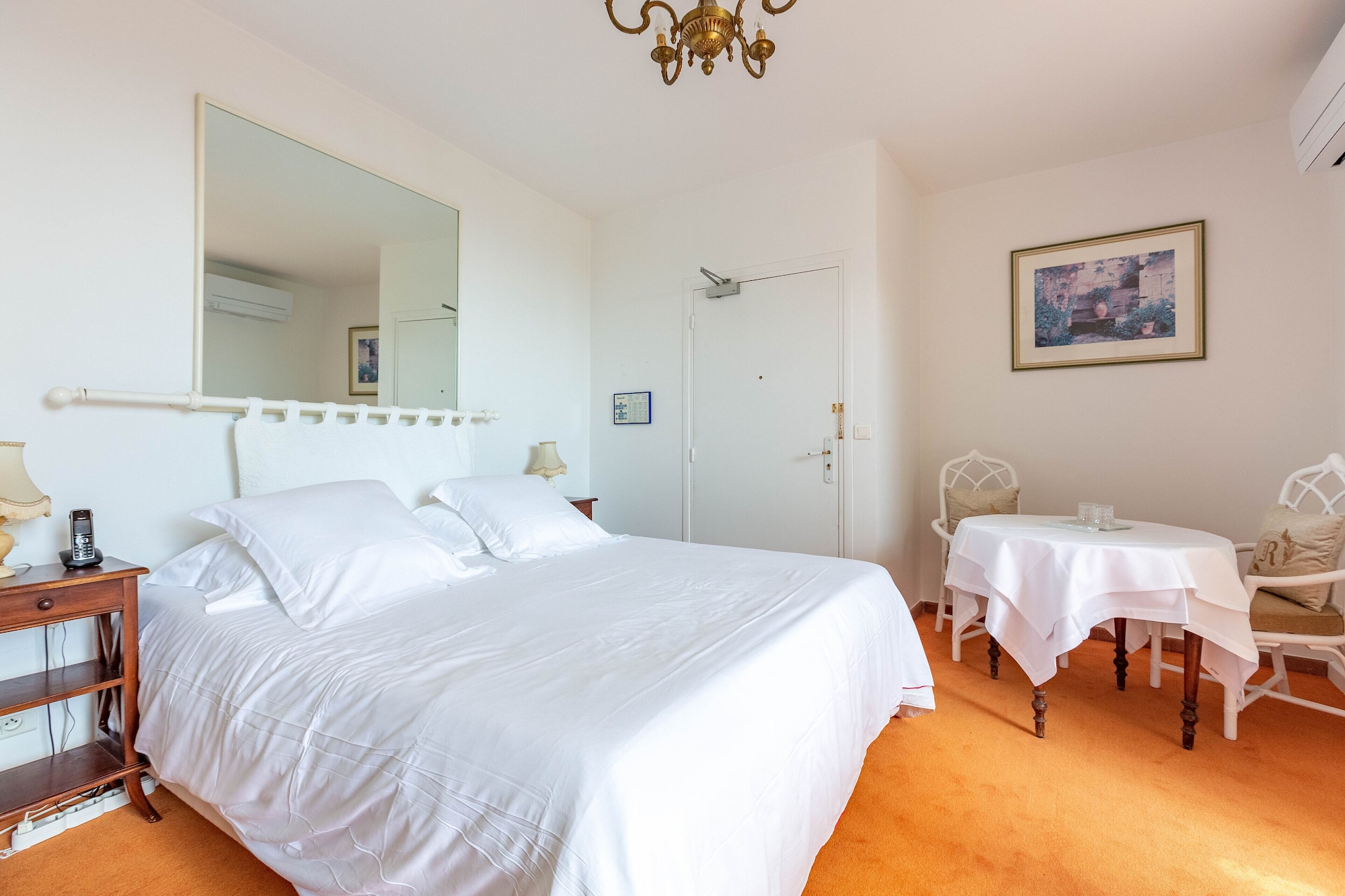 Spa, King Bed, King and Sea View, Bathtub