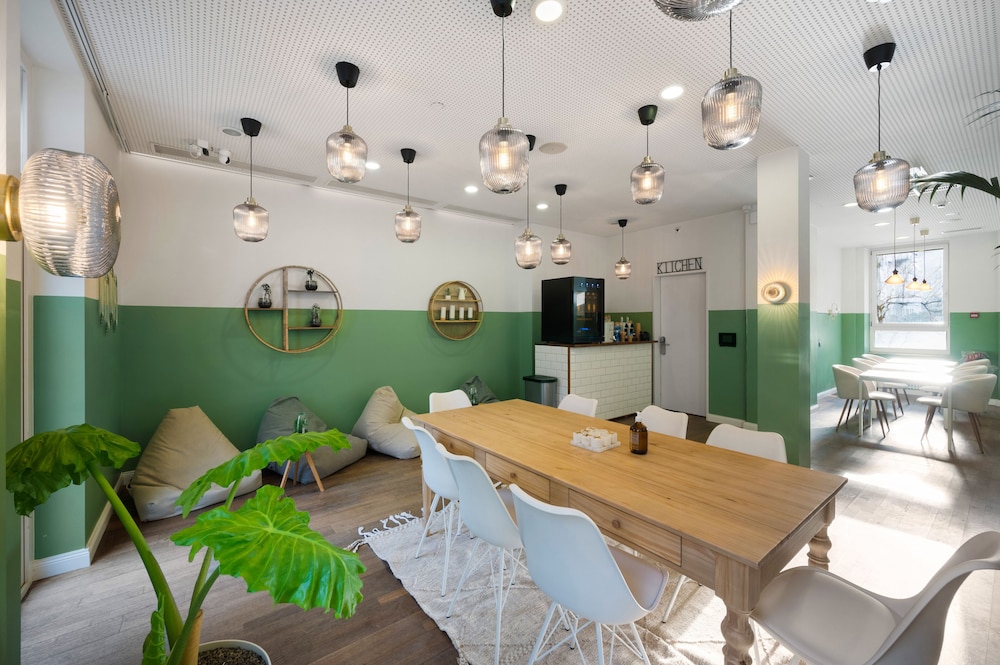 Becozy Self Check-in & Pop-up Hotel 8/52