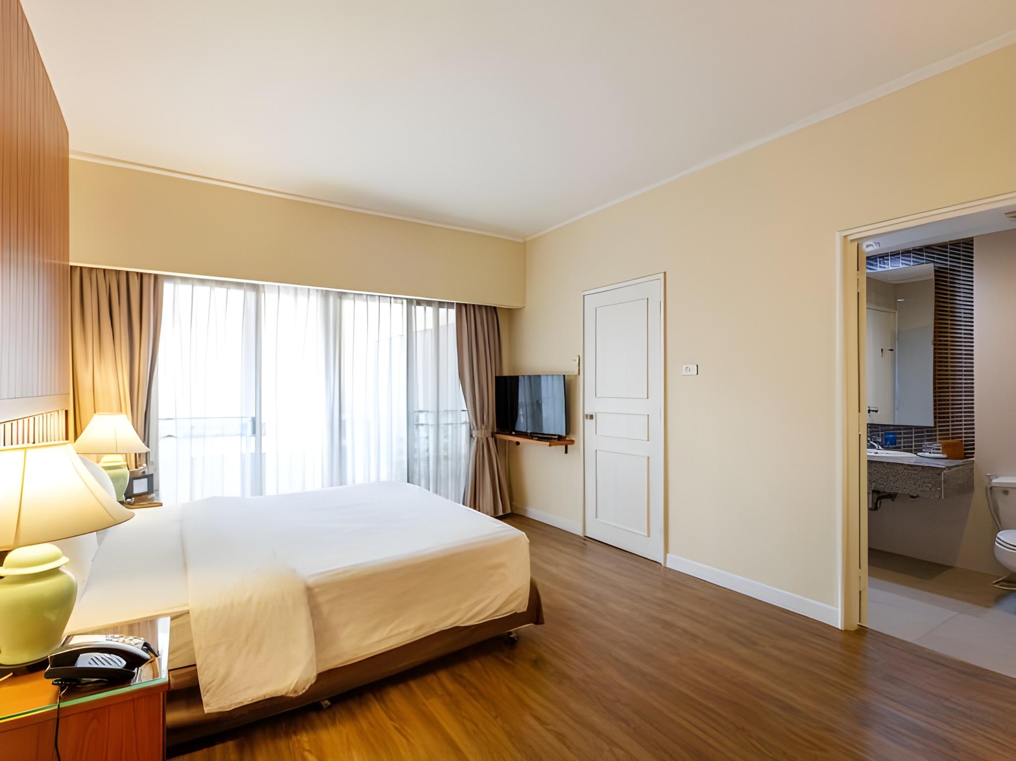 2 Bedrooms, Suite, Lounge Access