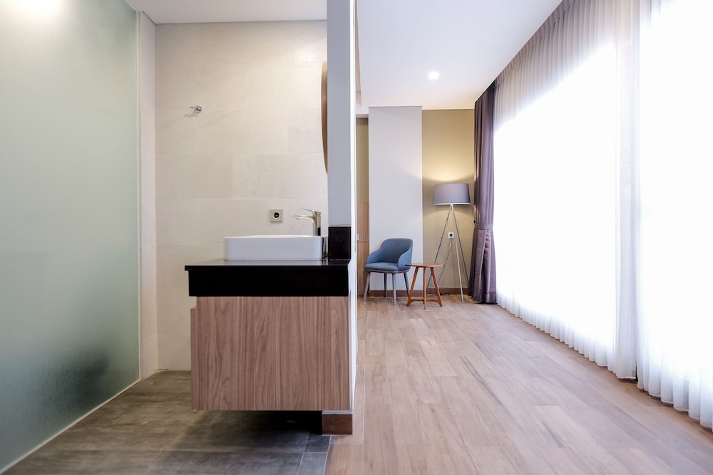 Sans Hotel Puri Indah Jakarta 6/62