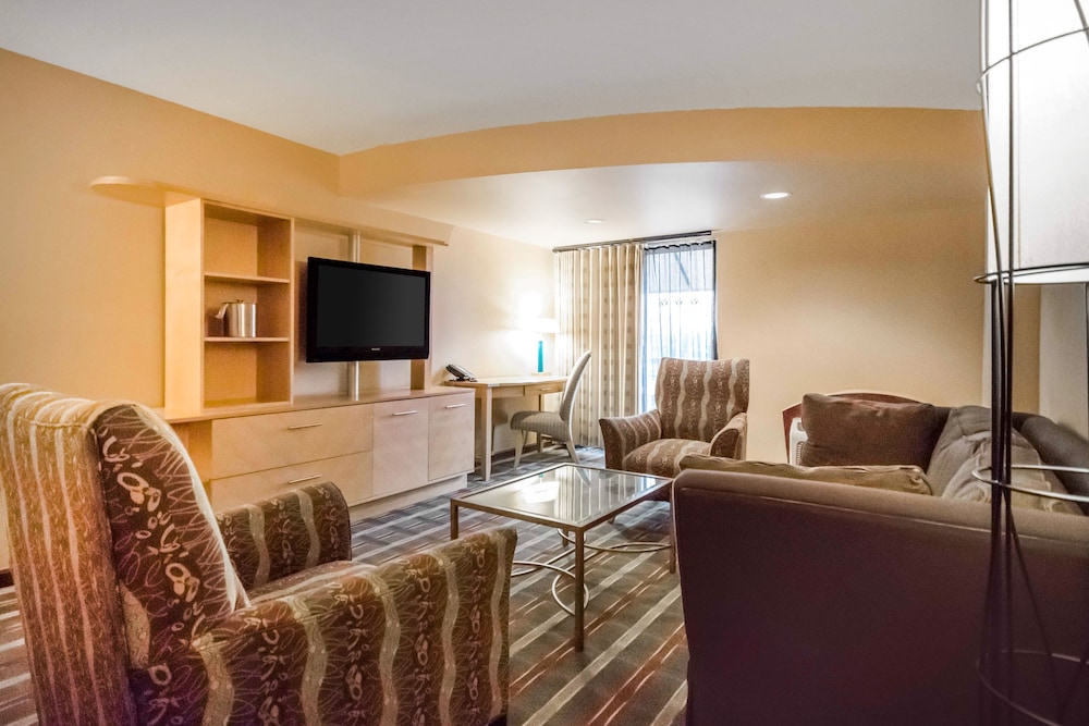 Pier 5 Hotel Baltimore, MD 22/50