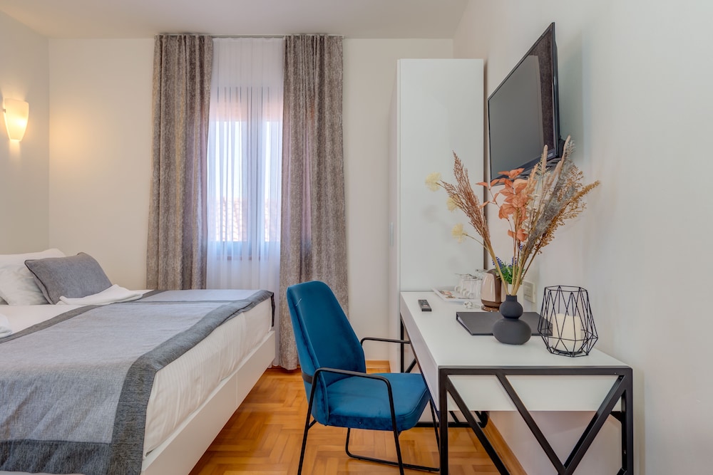 Hotel Pax 33/98