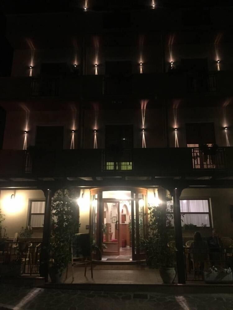 Hotel Viola 1/23