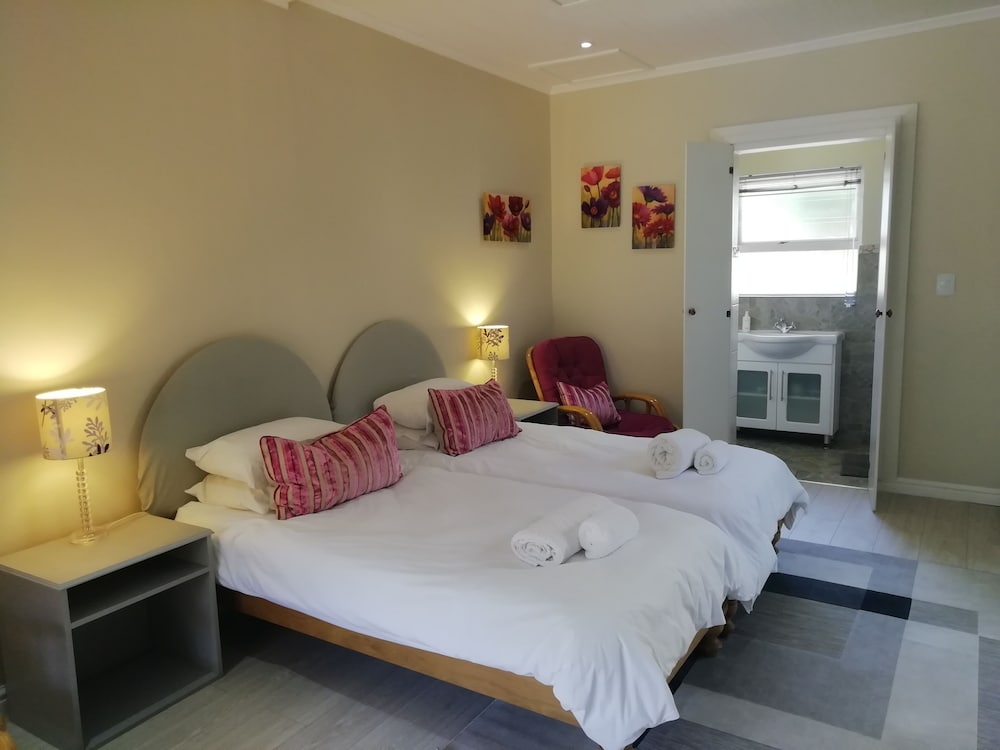1 Bedroom, Standard, Double or Twin Bed, Pool View, Garden Area