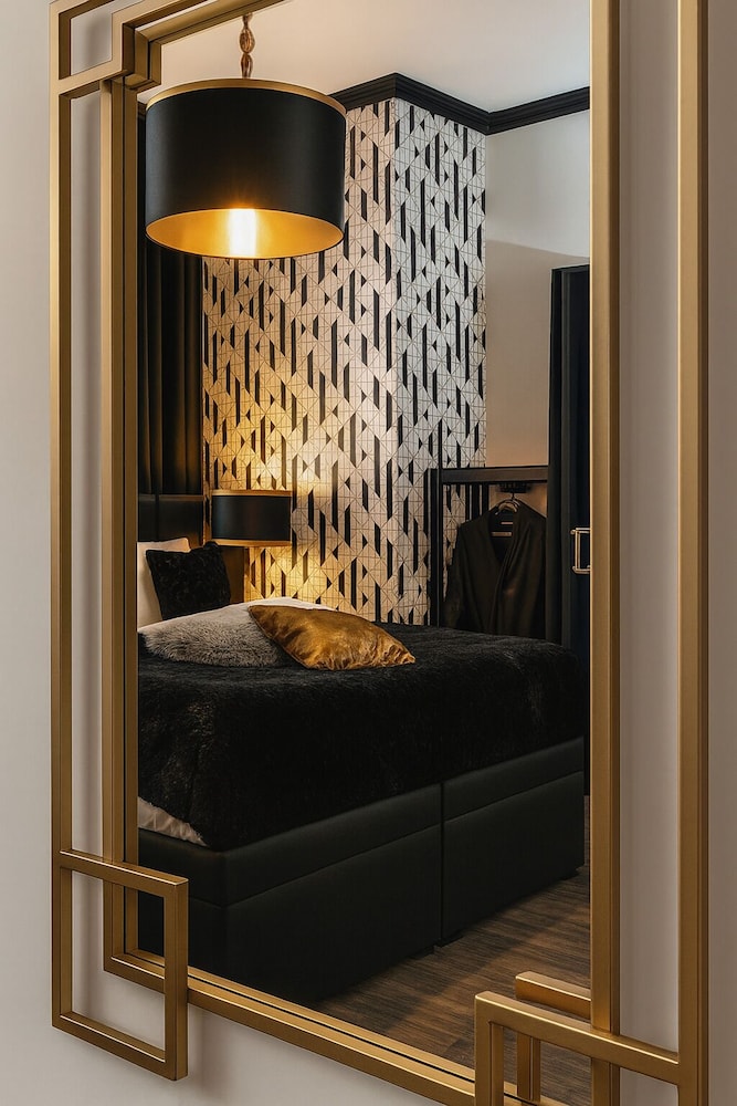 Golden Prague Rooms 24/48