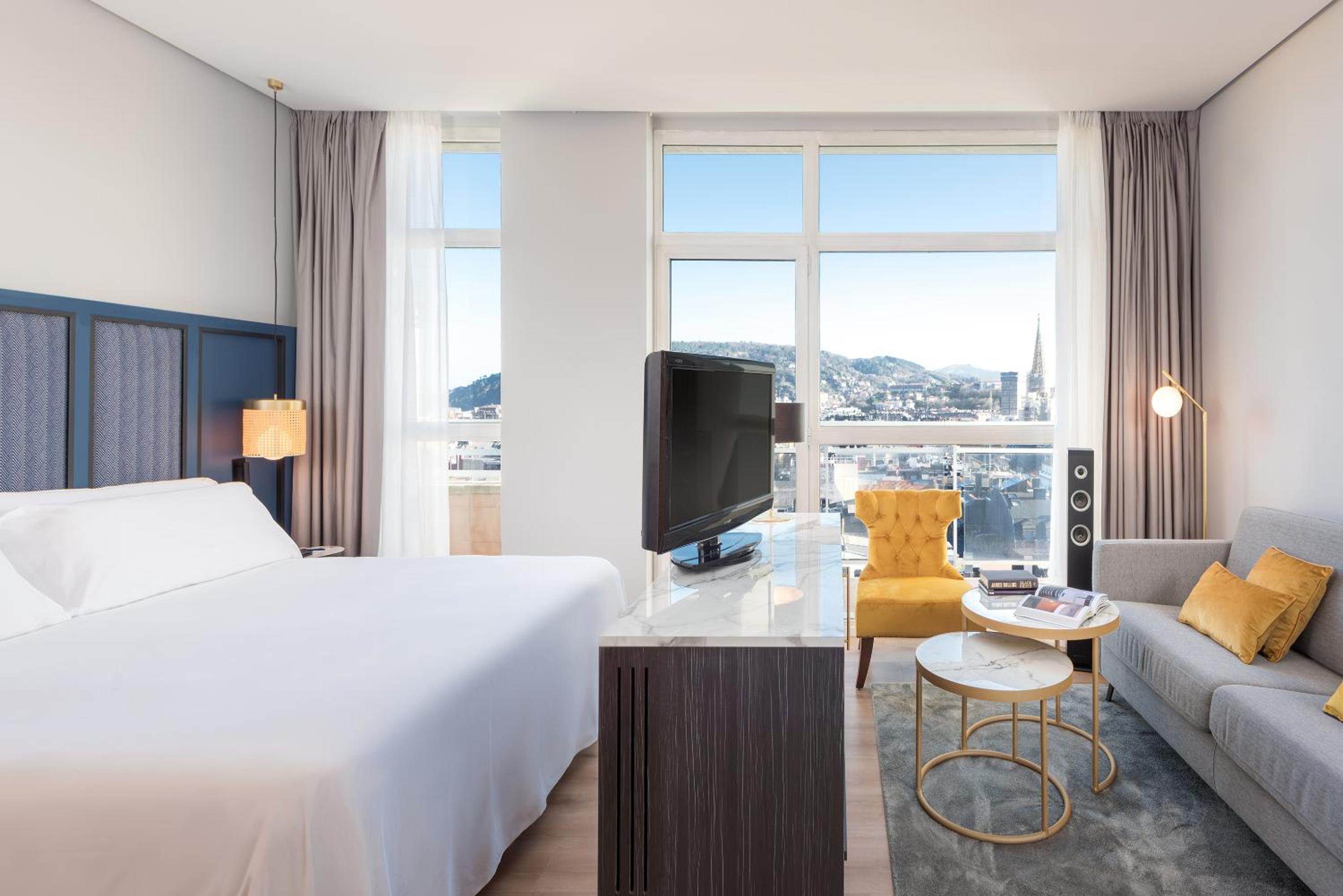 جناح جونيور ثلاثي بشرفة، Hotel San Sebastian Orly, Affiliated by Melia 2/4