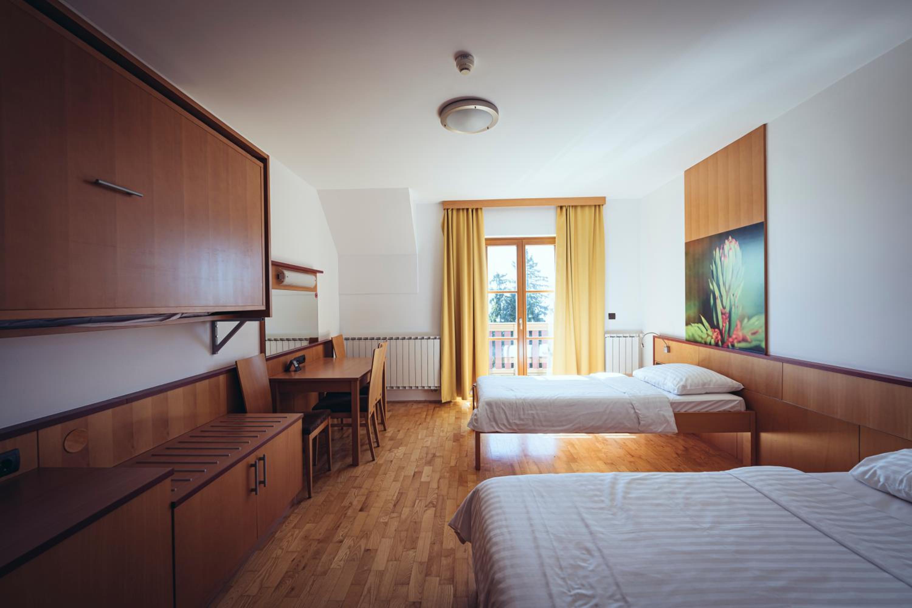 غرفة بسريرين منفصلين بشرفة، HOTEL VIDEC 3/10