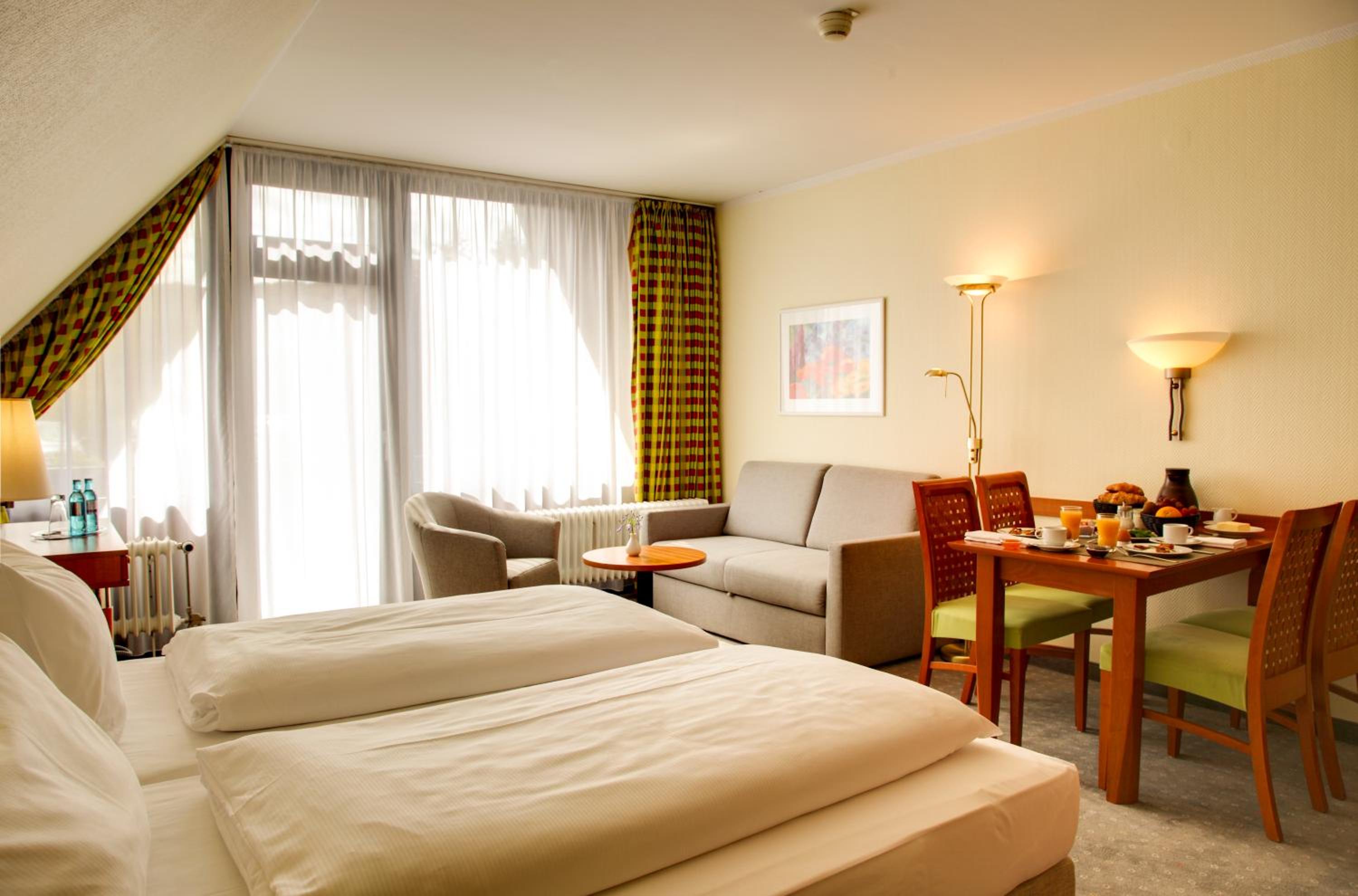 Business, Ocean, Twin Beds