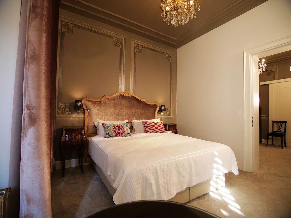 Faik Pasha Hotels 15/76