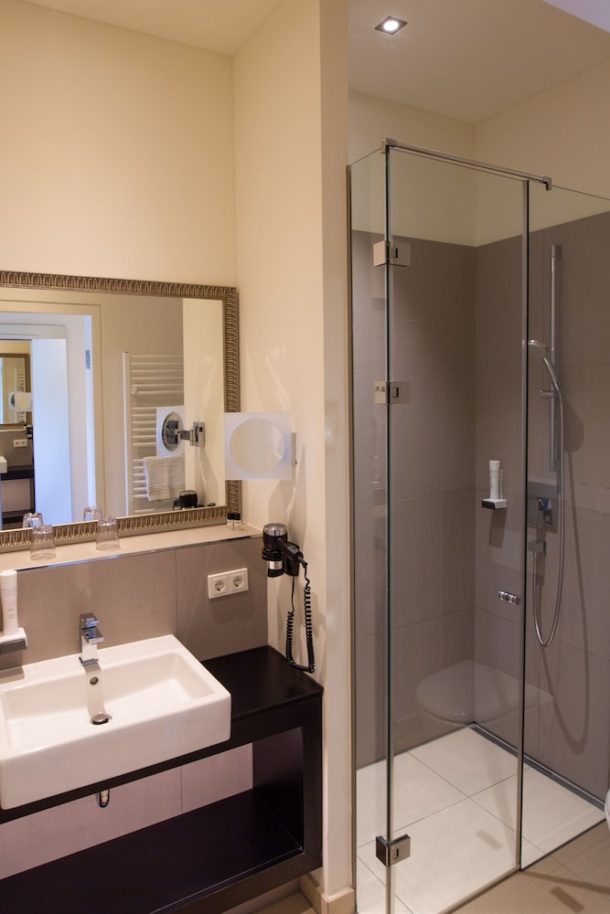 Two Timez Boutique Hotel 45/50