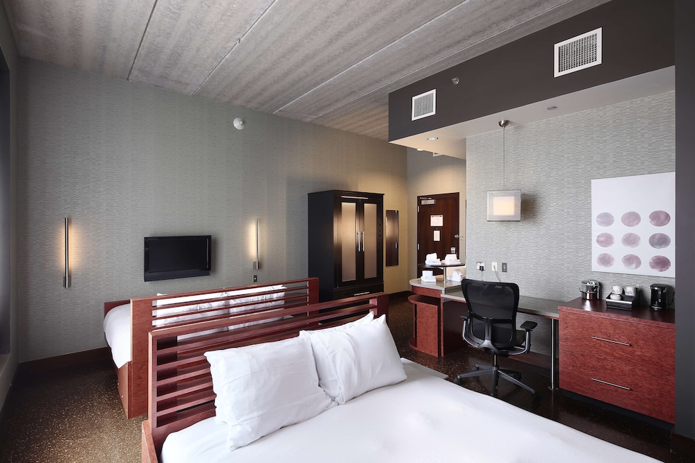 Tulyp, Tapestry Collection by Hilton 23/48