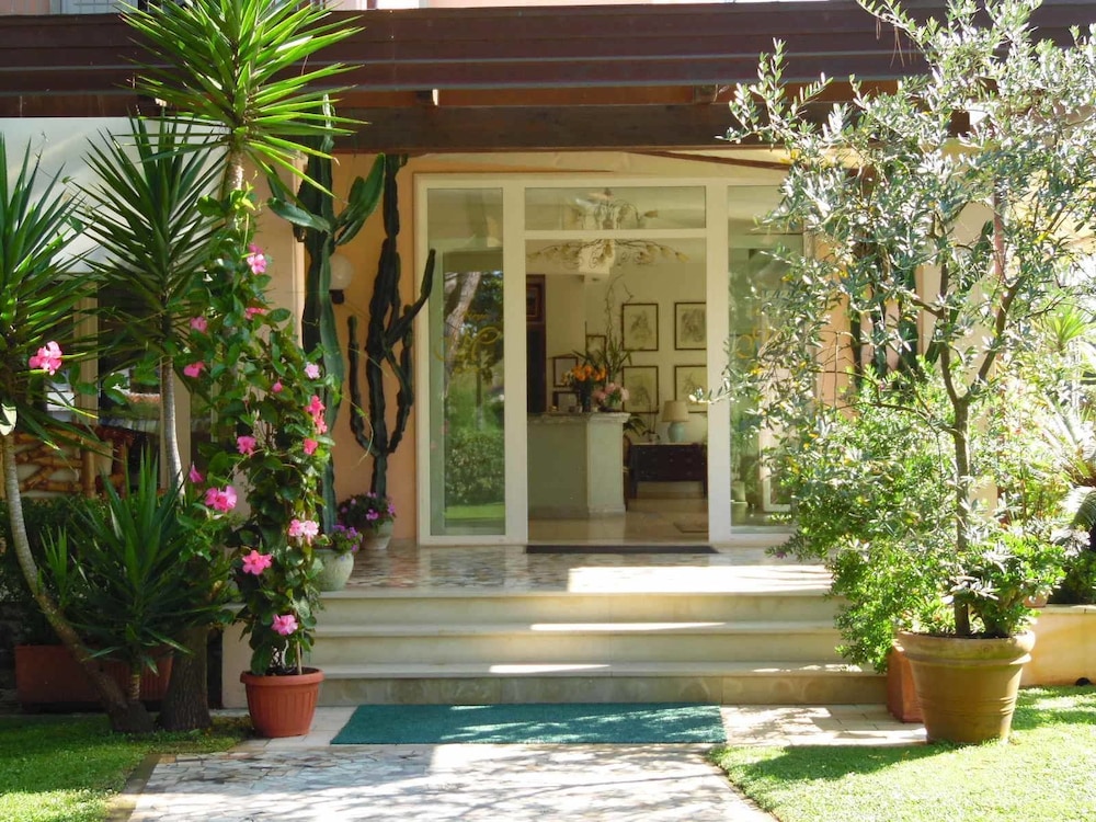 HOTEL MEDITERRANEO in PIETRASANTA