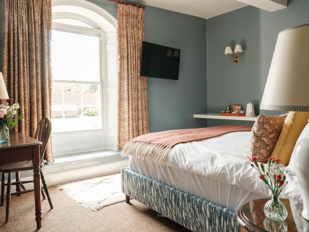 Pembroke Arms 16/50