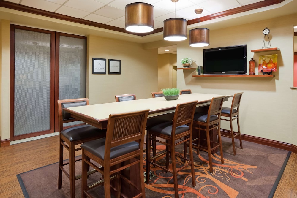 Hampton Inn Fairmont 47/54