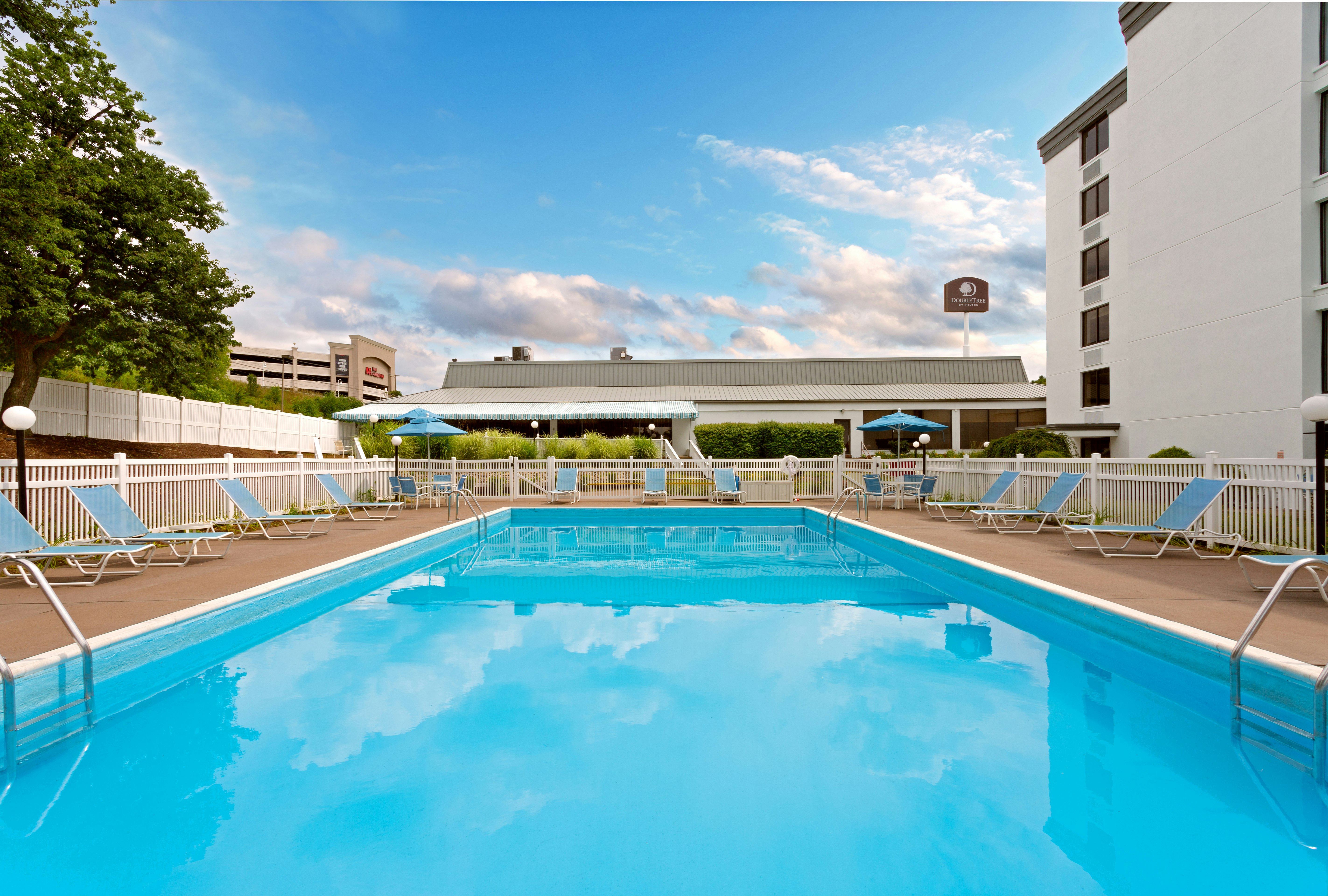 DoubleTree by Hilton Washington Meadow Lands Casino Area 25/49