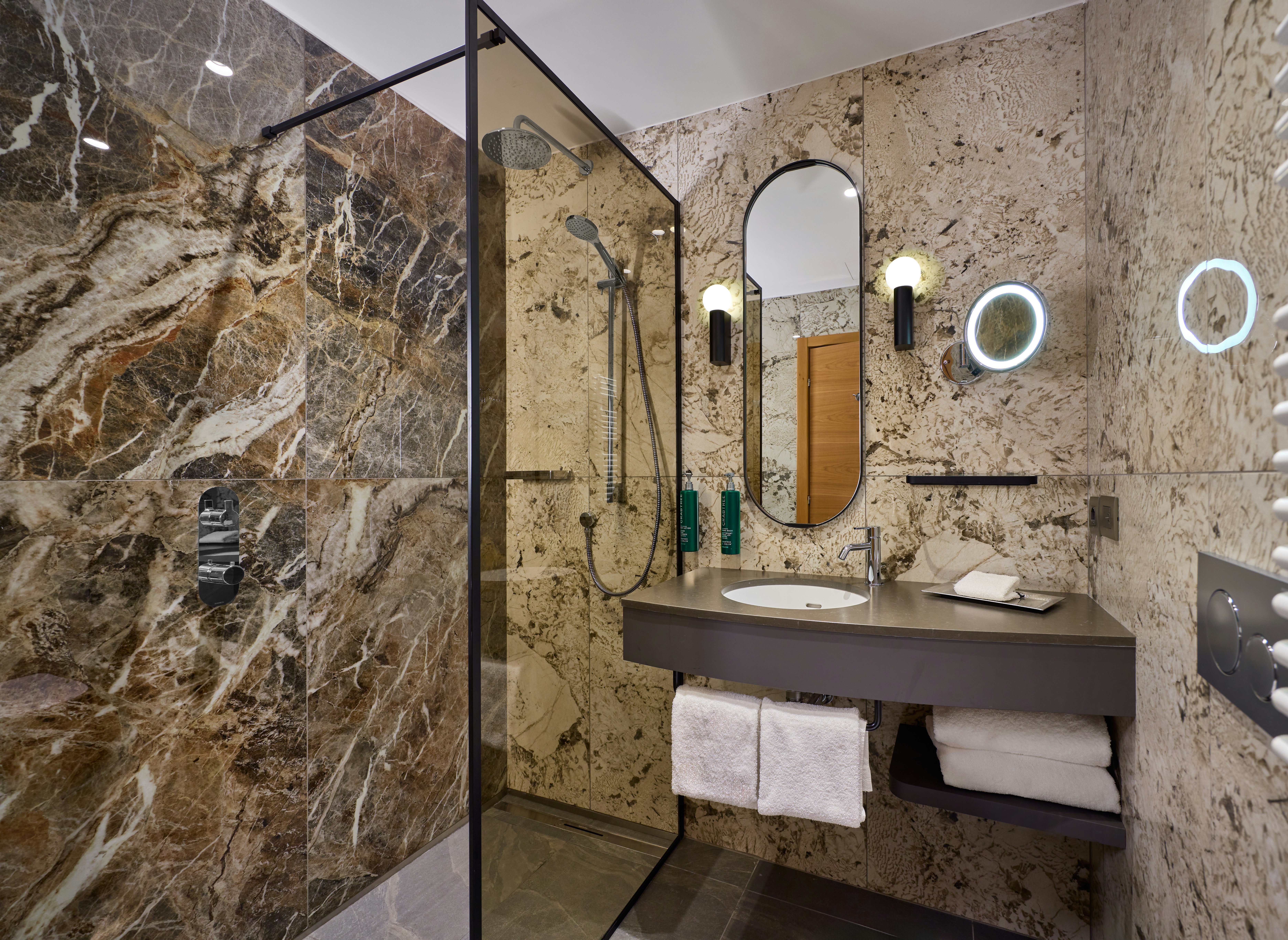 غرفة ديلوكس بسرير كينج، Hilton Milan Hotel 8/8