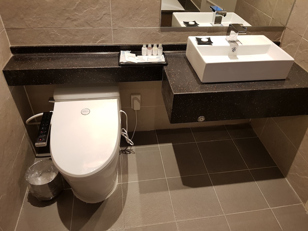 Suntree Hotel 50/50