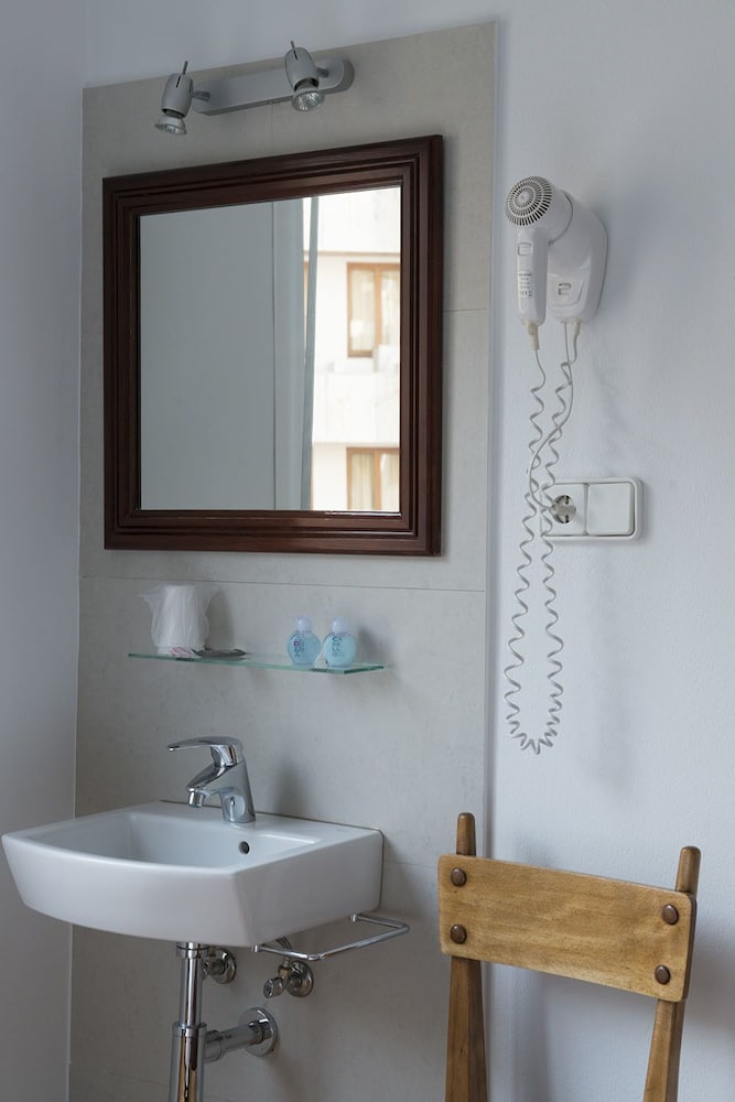 Room, Double Bed, Shared Bathroom, Apartamentos Ripoll Ibiza 6/8