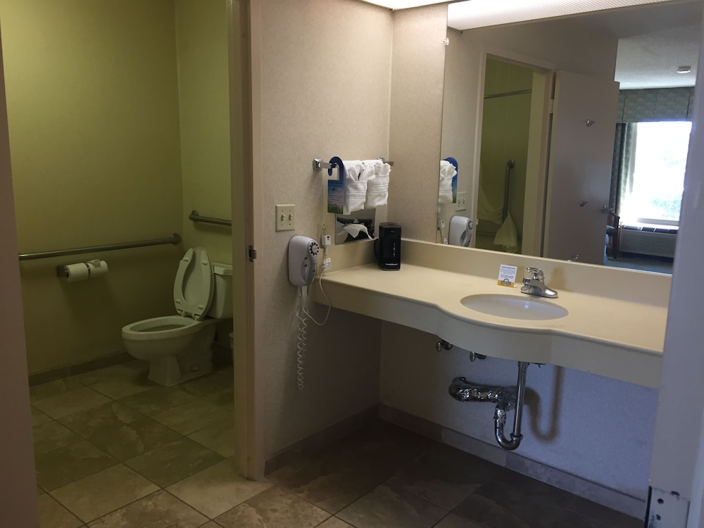 Days Inn & Suites By Wyndham Albuquerque North 30/30